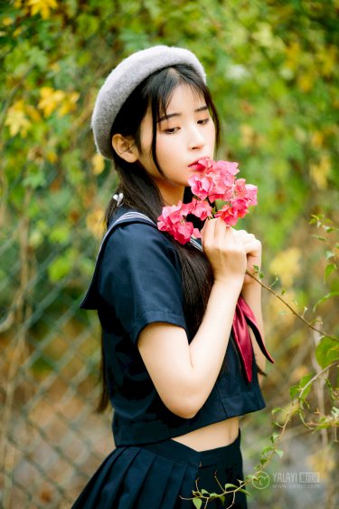 周莹躲进被子里